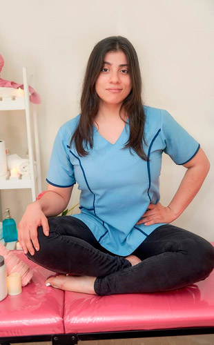 Sthefani Masajista en Recoleta. Masajes terapéuticos descontracturantes, relajantes, sedativos y antiestrés de pies a cervical sobre camilla profesional. Especiales para eliminar el estrés, contracturas y tensiones diarias. Te recibo en mi lugar particular en un ambiente ideal para que recibas una sesión relajante de buenos masajes. También atención en tu domicilio y hoteles de turismo. Servicio de ducha. Atención ambos sexos. Reserva de turnos. Masajista en Recoleta Caba Buenos Aires Argentina Masajes Vip Open Masajes